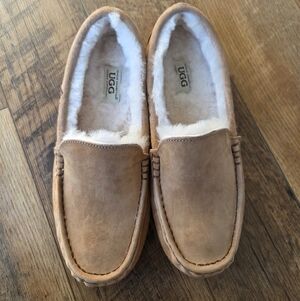 UGG Women’s OzWear Connection Ashley Suede Upper Slippers – Chestnut Fits Like 7